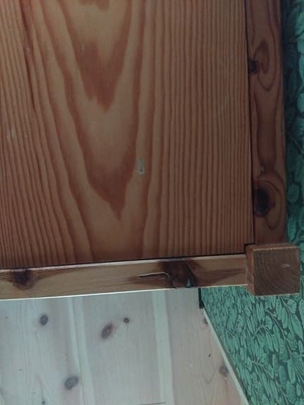Sängbord i furu