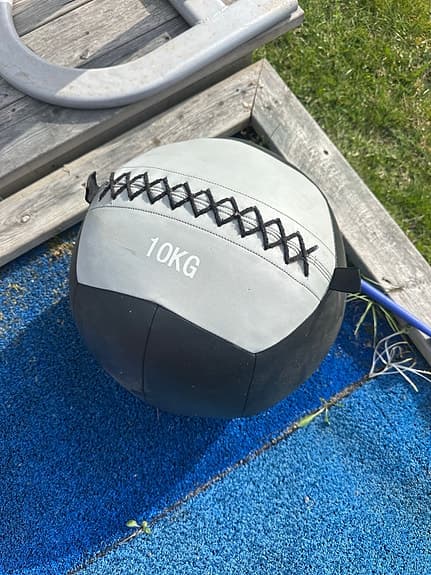 medicinbollar med ställ + 10 kg wall ball