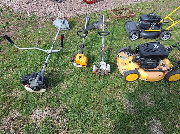 Gräsklippare och röjsågar bensindrivna
