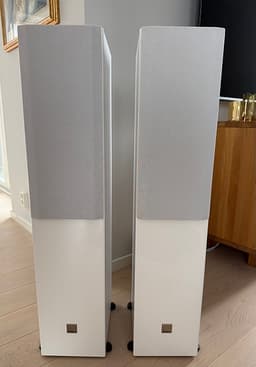 Dali OPTICON 5 i satinmatt vitt + svart och vit frontbaffel