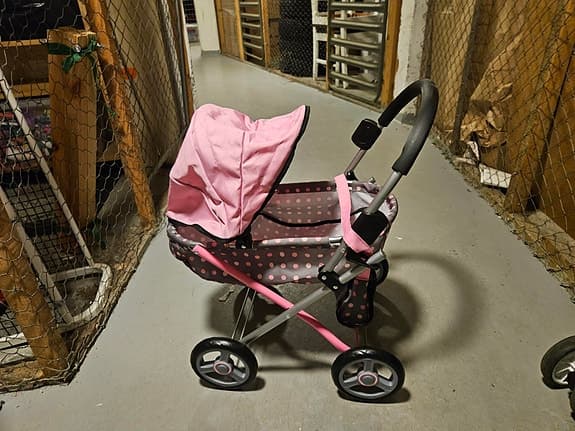 Dockvagn och docktillbehör rosa flerfärgad