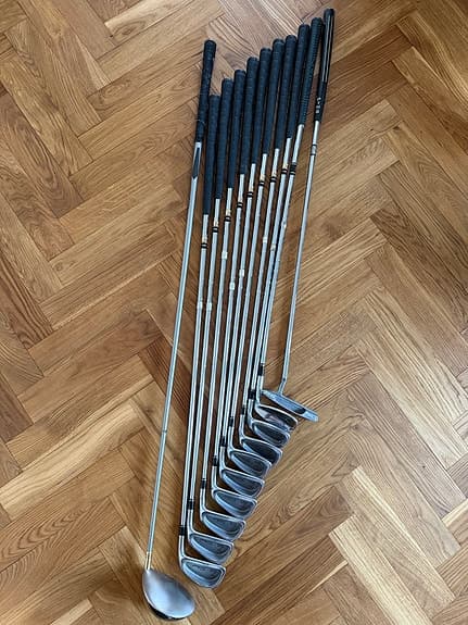 Titleist DCI oversize+ järnklubbor, Goldwin driver och Ping Pal 2 putter säljes