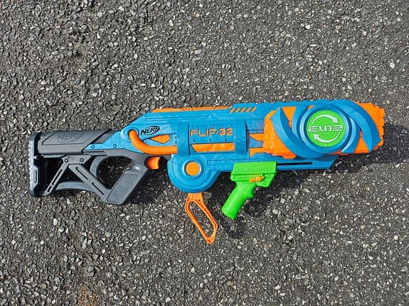 Nerf Flip 32 leksaksblaster blå orange grön