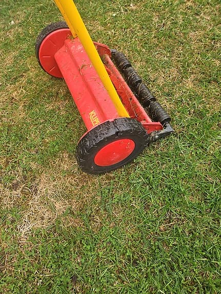 Klippo handdriven gräsklippare röd/gul