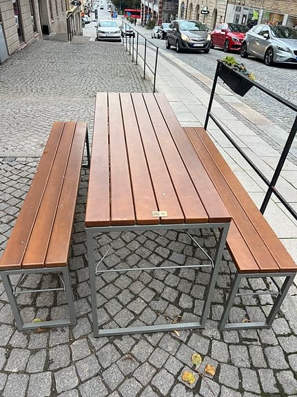 Trädgårdsgrupp bord och bänkar trä metall brun
