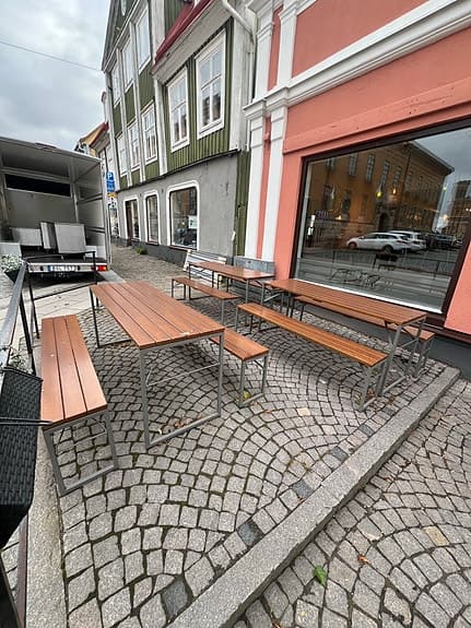 Trädgårdsgrupp bord och bänkar trä metall brun