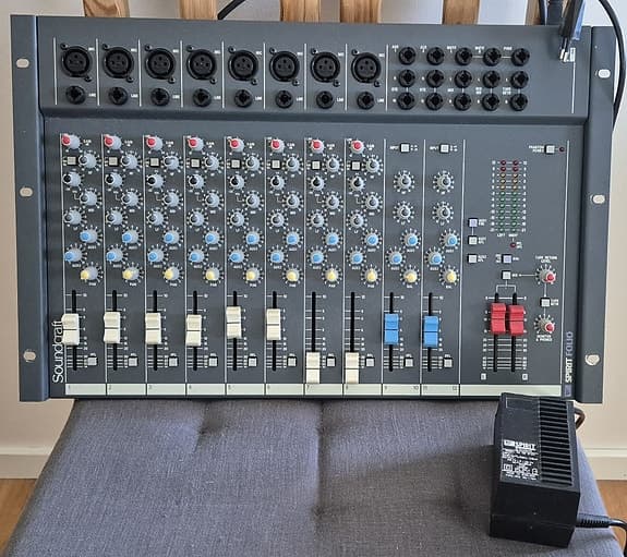 Soundcraft Spirit Folio mixer – med originaladapter.