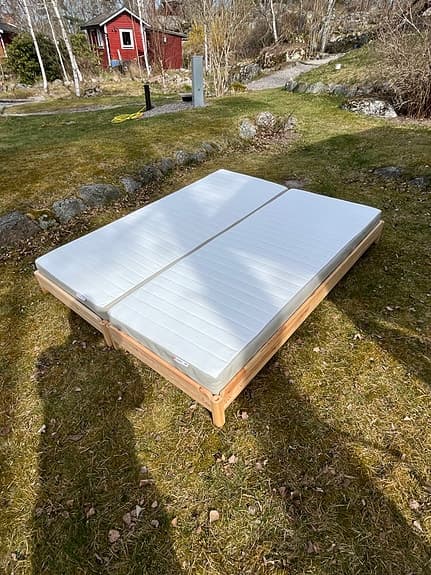 IKEA UTÅKER sängstomme med ribbotten och madrasser trä vit
