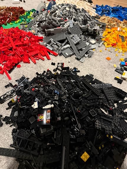 ca 20 kg Lego + massor instruktioner Skippa skärm