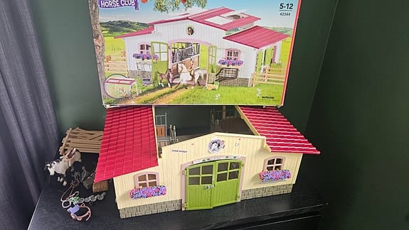 Schleich Horse Club hästgård och hästshow lekset