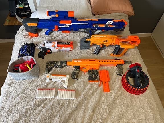 Nerf pistoler med skott och magasin
