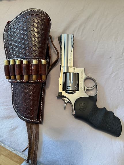 Airsoft revolver + läderhölster till salu