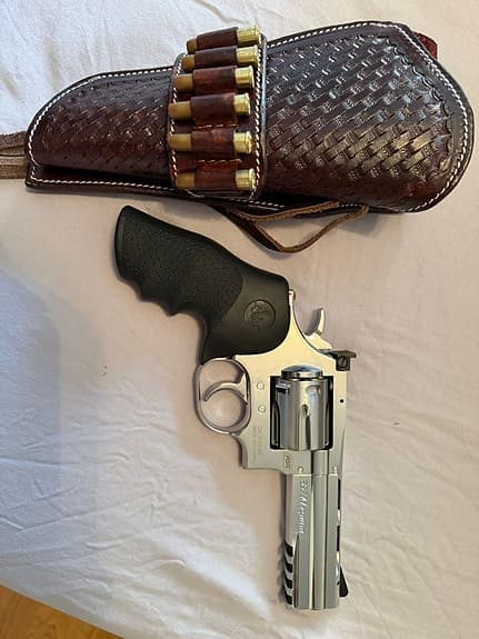 Airsoft revolver + läderhölster till salu