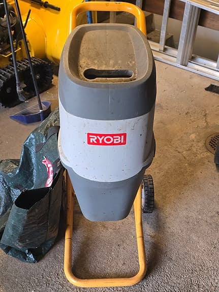 Trädgårdskvarn Ryobi RSH2455