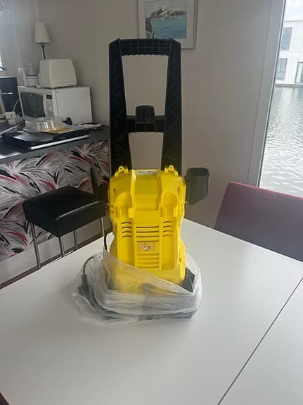 Helt ny Högtryckstvätt med tillbehör gul