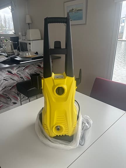 Helt ny Högtryckstvätt med tillbehör gul