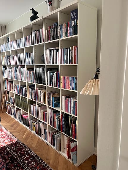 Stor IKEA Bokhylla med 48 fack