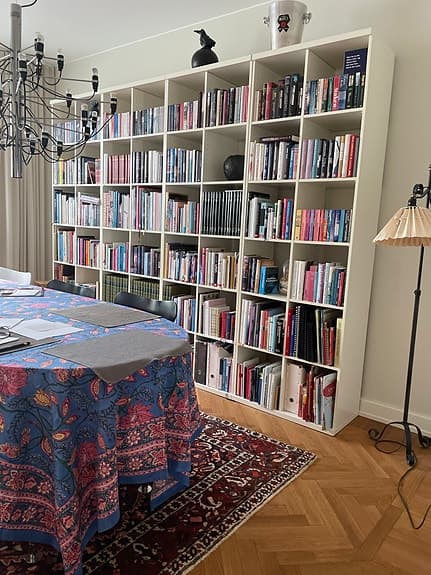 Stor IKEA Bokhylla med 48 fack