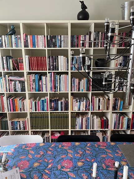 Stor IKEA Bokhylla med 48 fack