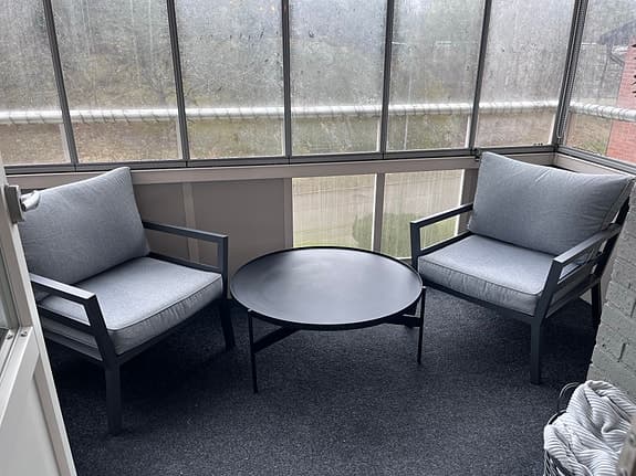 Mysig Loungegrupp med 2 fåtöljer och runt soffbord grå/svart aluminum