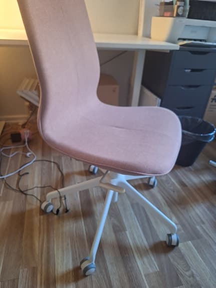 IKEA kontorsstol rosa med hjul