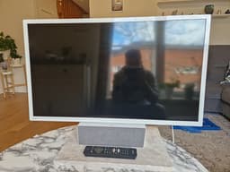 Philips 32" Smart-TV i nyskick – Unik design med kanonljud!
