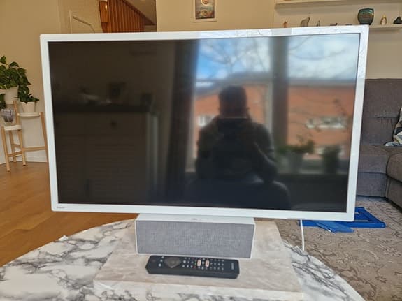 Philips 32" Smart-TV i nyskick – Unik design med kanonljud!