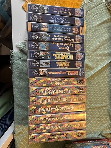 Astrid lindgren  15 stycken VHS band  samling +Philips VHS‑spelare