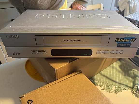Astrid lindgren  15 stycken VHS band  samling +Philips VHS‑spelare