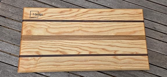 Handgjord exklusiv skärbräda i massivt ask, valnöt och ek
