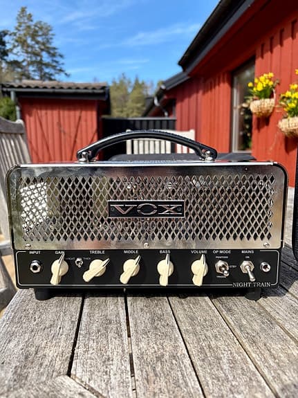 Vox gitarrförstärkartopp och högtalarkabinett Celestion G12M 25W