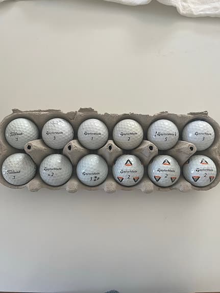 Golfbollar- taylorMade och titlest