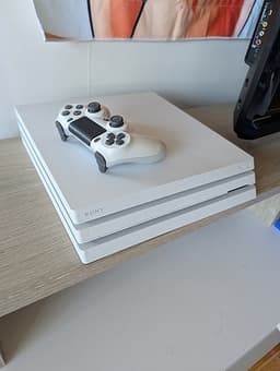 Playstation 4 Pro spelkonsol vit