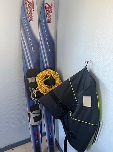 Marks vattenskidor med draglina och flytväst