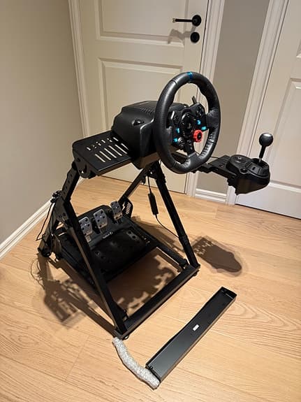 Logitech G29 med uppgraderingar + stativ + växelspak + pedalkit