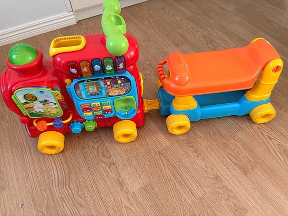 Vtech - lektåg med vagn för småbarn