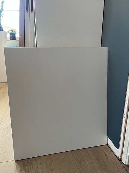 Hyllplan ggr 2 samt IKEA Bestå dörrar ggr 5