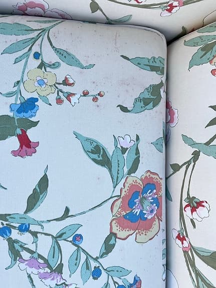 2-sits soffa med blommigt tyg