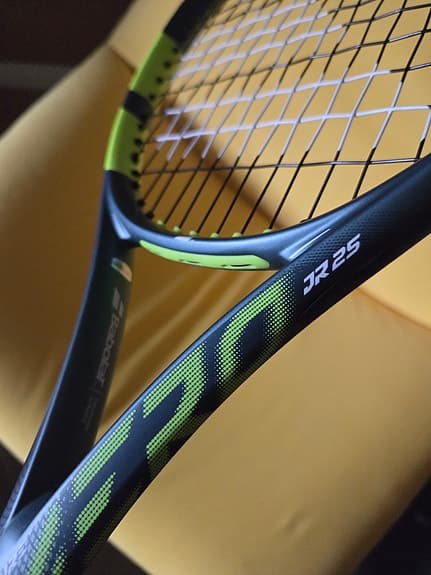 Babolat Pure Aero JR 25 tennsracket junior svart gul