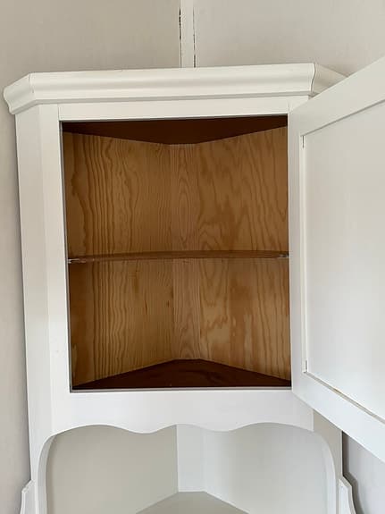 Hörnskåp trä vitt