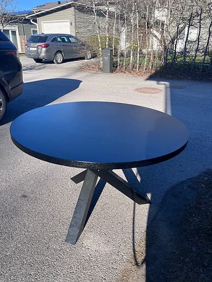 Svart matbord