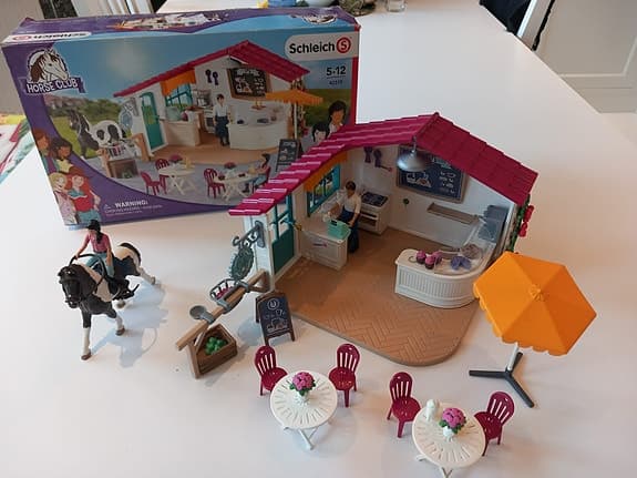 Schleich café