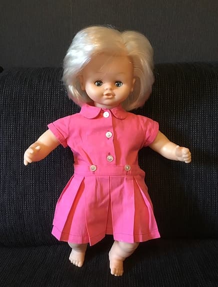 Docka Skrållan ljushårig retro med skiva ca 45 cm lång.