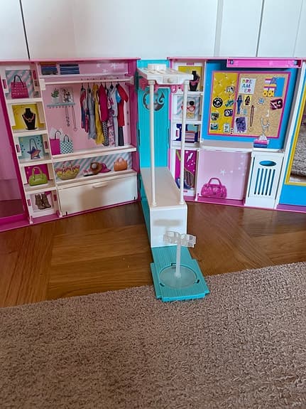 Barbie klädgarderob lekset rosa plast