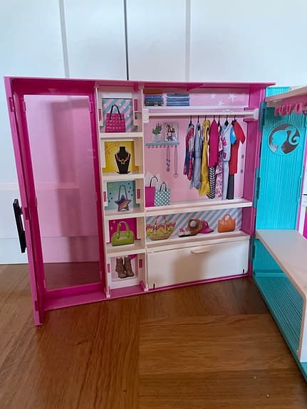 Barbie klädgarderob lekset rosa plast