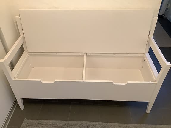 Bänk med förvaring vit trä med dyna. + extra tyg.