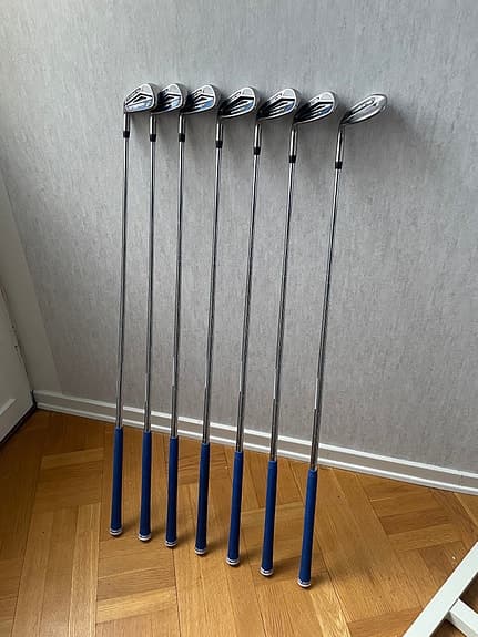 VÄNSTER Cobra King F8 järnset (5-GW) golfklubbor