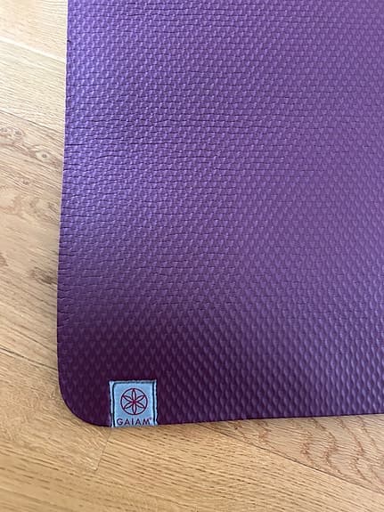 Gaiam yogamatta lila