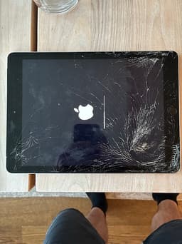 iPad 6:e gen 32GB – fungerar bra (sprucken skärm) – billigt