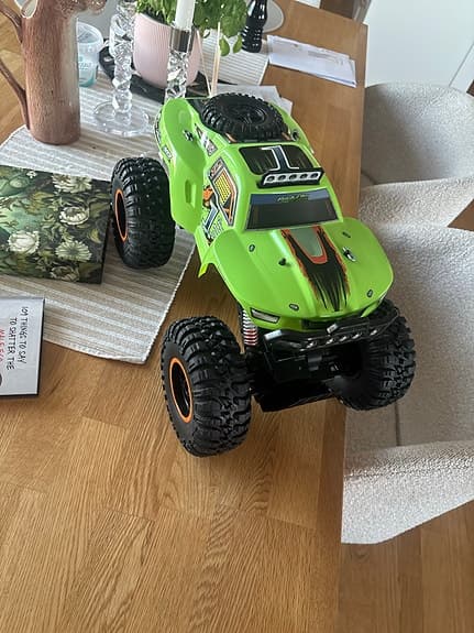 Fjärrstyrd monstertruck leksaksbil grön
